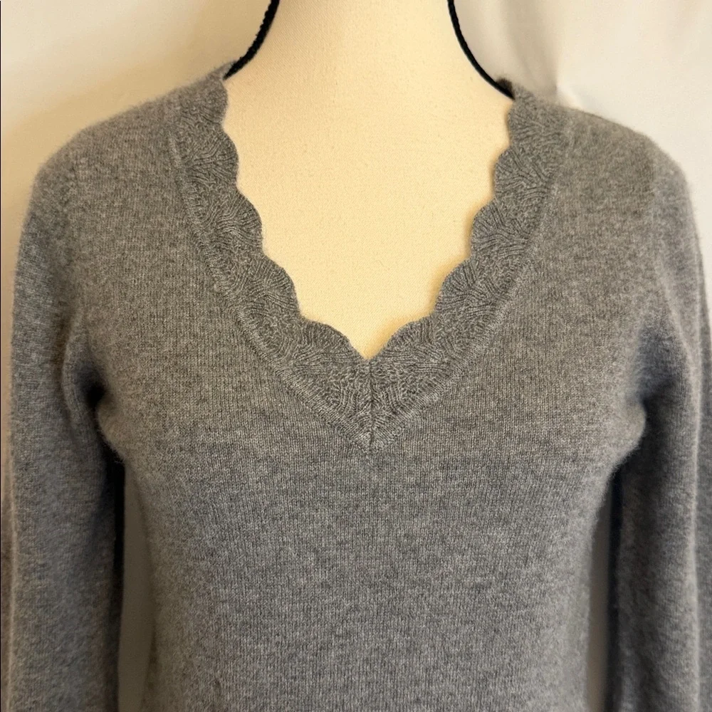 Ann Taylor Cashmere Gray V-Neck Sweater Scalloped Trim Small